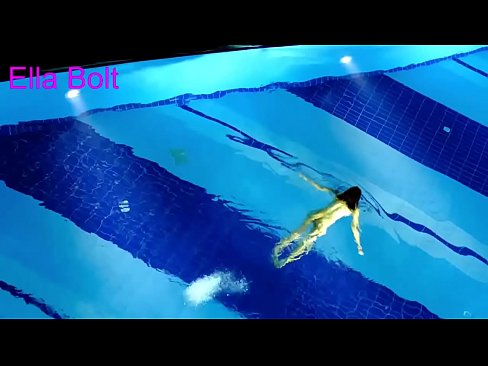 ❤️ Nu mă pot opri din privit, tânără blondă surprinsă înotând goală în piscina stațiunii ELLA BOLT ❤️❌ at porn ro.pornma-com.ru